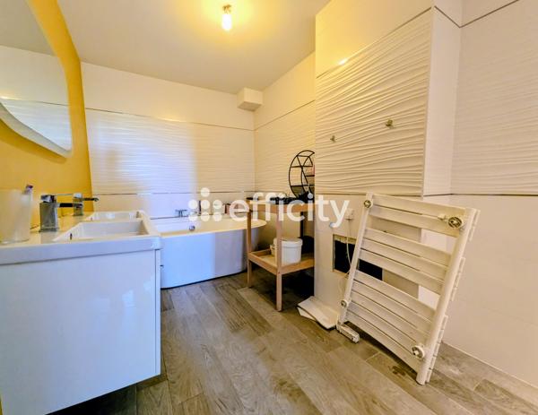 Maison
         8 pièces
        - 260 m² Bien prestige 925 000 € *