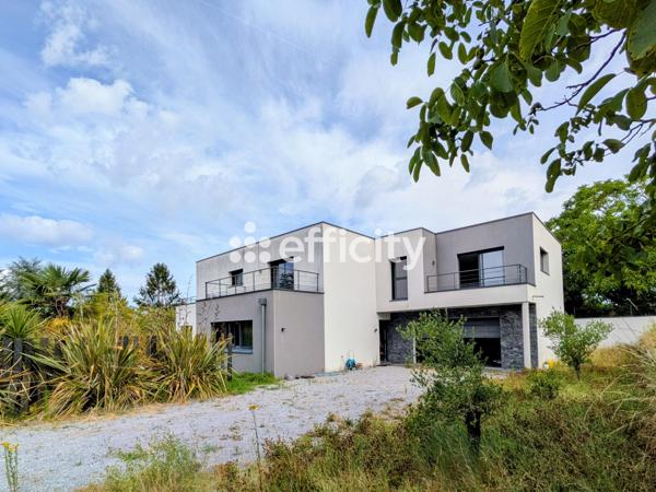 Maison
         8 pièces
        - 260 m² Bien prestige 925 000 € *