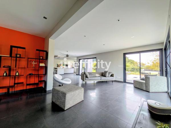 Maison
         8 pièces
        - 260 m² Bien prestige 925 000 € *