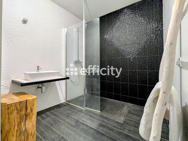 Maison
         8 pièces
        - 260 m² Bien prestige 925 000 € *
