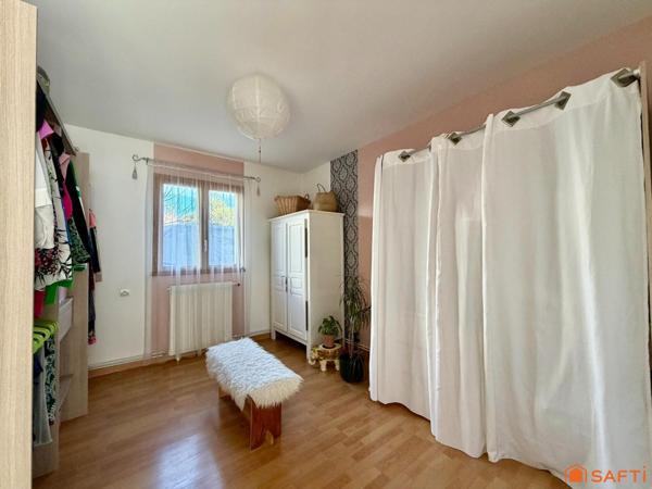 Maison 6 chambre vivable de plain pied.