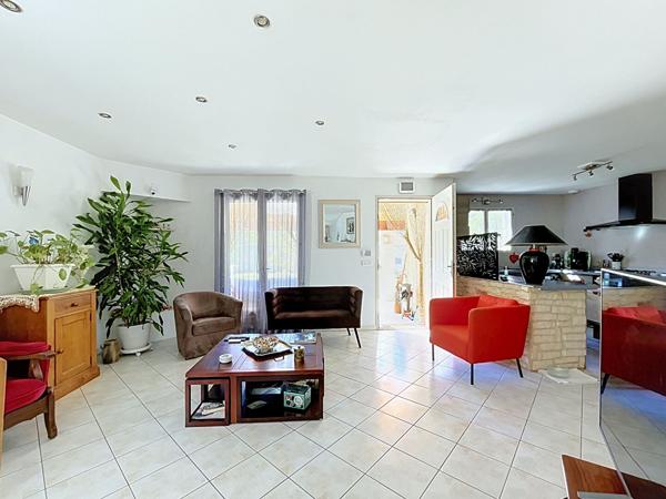 Maison Loriol Sur Drome 6 chambres, terrain 1230m², spa, bon DPE.