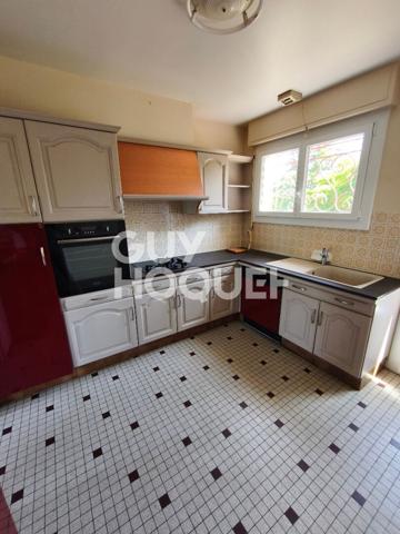 Maison de 78m2, 2 chambres, garage et terrain 1 hectare