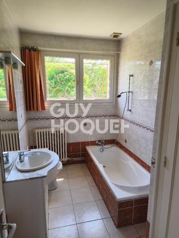 Maison de 78m2, 2 chambres, garage et terrain 1 hectare