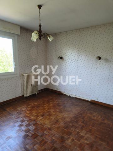 Maison de 78m2, 2 chambres, garage et terrain 1 hectare