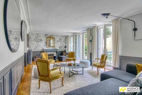 Versailles Notre-Dame Les Prés - Maison 9 pièces 271.76 m² au sol avec dépendance et sous-sol total sur parcelle de 430 m² €2 770 000 ** - Référence 27852
