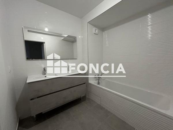 Location Appartement 4 pièces 95.9 m² - Saint Bernard 01600