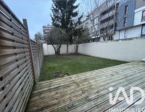 Location appartement 3 pièces 65 m² Courbevoie