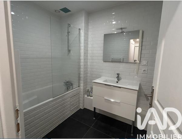 Location appartement 3 pièces 65 m² Courbevoie