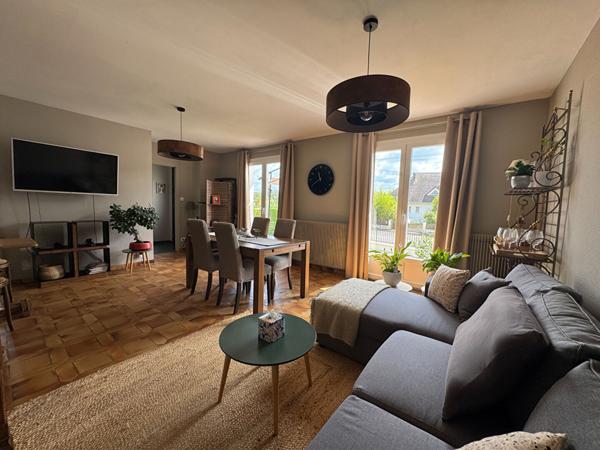 Maison rénovée avec goût à Louhans , 3 chambres - Terrain clos de plus de1200 m²