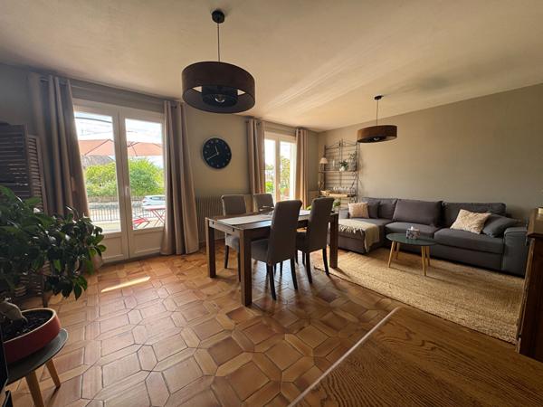 Maison rénovée avec goût à Louhans , 3 chambres - Terrain clos de plus de1200 m²