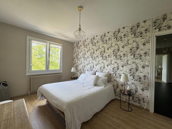 Maison rénovée avec goût à Louhans , 3 chambres - Terrain clos de plus de1200 m²