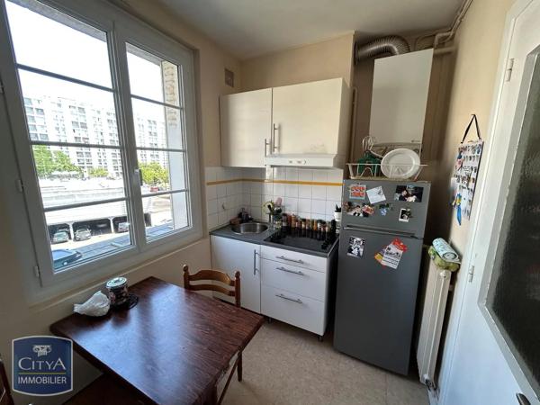 Appartement à louer 3 pièces 46.96m² Tours (37000)