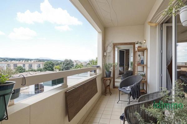 Dernier étage avec loggia T3 de 63,92m2 avec Garage.  Lyon (69008)
