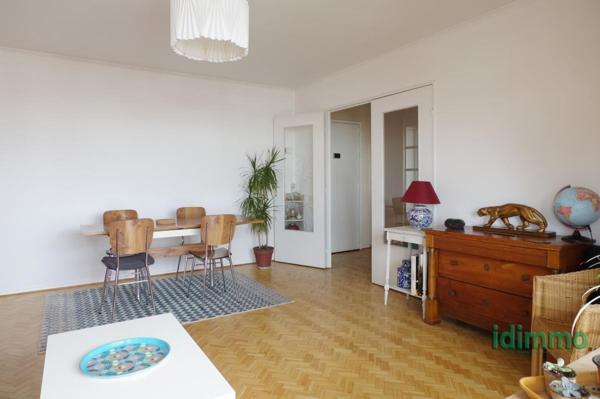 Dernier étage avec loggia T3 de 63,92m2 avec Garage.  Lyon (69008)