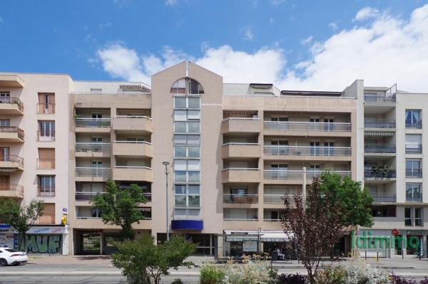 Dernier étage avec loggia T3 de 63,92m2 avec Garage.  Lyon (69008)