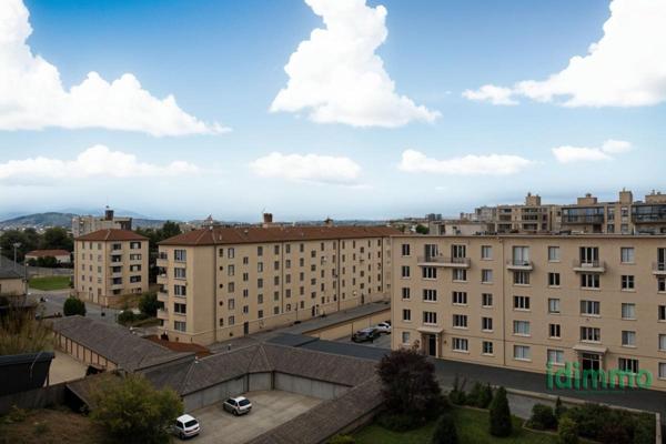 Dernier étage avec loggia T3 de 63,92m2 avec Garage.  Lyon (69008)