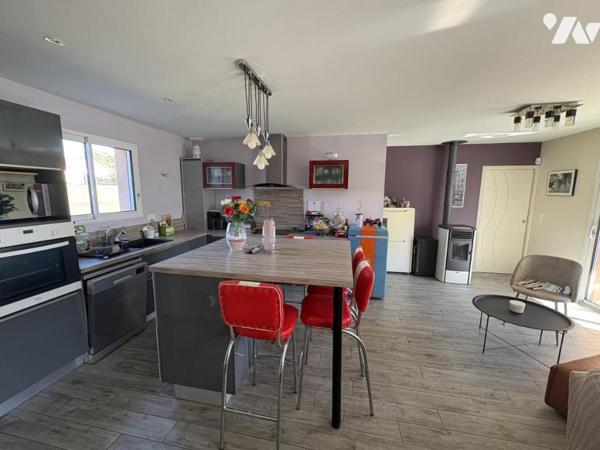 VOUILLE, pavillon plain-pied avec piscine