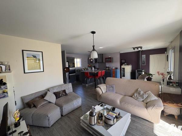 VOUILLE, pavillon plain-pied avec piscine