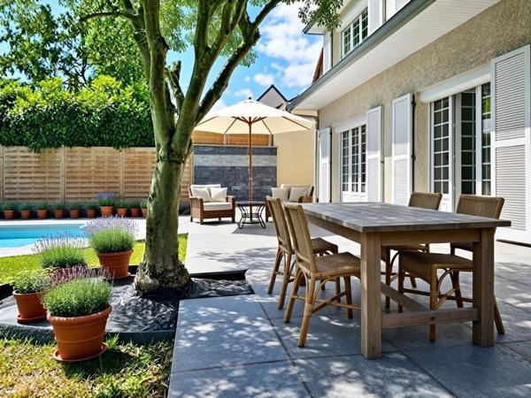 YERRES, belle maison familiale de 205 m² avec piscine, terrain plein sud et  sous sol total
