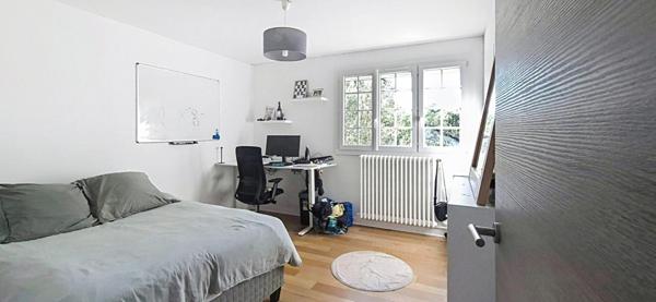 YERRES, belle maison familiale de 205 m² avec piscine, terrain plein sud et  sous sol total