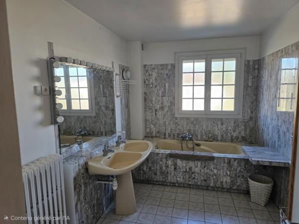YERRES, belle maison familiale de 205 m² avec piscine, terrain plein sud et  sous sol total