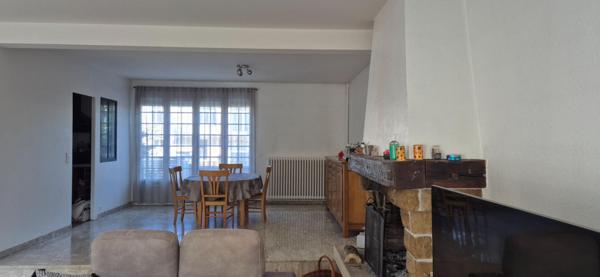 YERRES, belle maison familiale de 205 m² avec piscine, terrain plein sud et  sous sol total