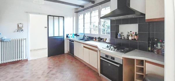 YERRES, belle maison familiale de 205 m² avec piscine, terrain plein sud et  sous sol total