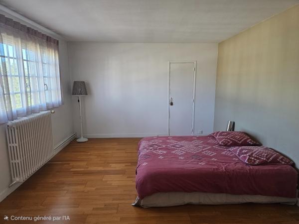 YERRES, belle maison familiale de 205 m² avec piscine, terrain plein sud et  sous sol total