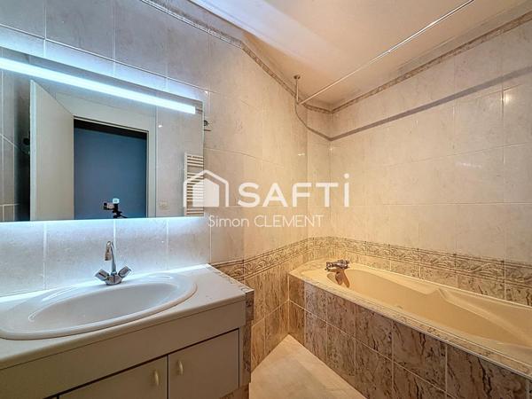 Grand appartement pour une famille ou divisible pour un investisseur.