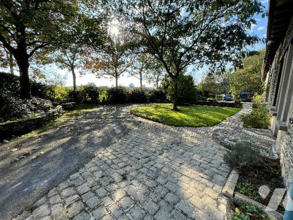 NOYAL SUR VILAINE
Longère 200m² habitables avec dépendances - Terrain 5021m²