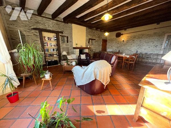 NOYAL SUR VILAINE
Longère 200m² habitables avec dépendances - Terrain 5021m²