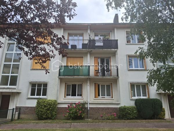SOUS  OFFRE !!


🌿 DIEPPE – Quartier très recherché de Janval Prévert

Et si votre prochain appartement était déjà entièrement rénové… et prêt à vivre dès demain ?

Situé sur les hauteurs de Dieppe, dans le quartier calme et prisé de Janval Prévert, cet appartement bénéficie d’un environnement agréable avec écoles, commerces, transports et services accessibles à pied.

Dans une petite copropriété bien entretenue et appréciée pour sa tranquillité, vous profiterez également de beaux espaces verts et de stationnements au sein de la résidence.
✨ Un appartement entièrement refait à neuf
Isolation, électricité, plomberie… tout a été rénové du sol au plafond pour offrir un confort moderne et une vraie sérénité.

Situé au 2ᵉ étage, cet appartement traversant et lumineux laisse entrer la lumière tout au long de la journée grâce à sa belle exposition.
Il se compose de :
•	une entrée accueillante 
•	une cuisine avec arrière-cuisine 
•	un séjour-salon lumineux avec balcon 
•	2 chambres 
•	une salle d’eau 
•	WC indépendant 

Confort supplémentaire :
✔ Double vitrage PVC
✔ Fibre installée
✔ Convecteurs électriques dernière génération

📦 Les plus qui font la différence :
•	Cave privative de 7 m² avec électricité (idéal stockage ou recharge voiture / vélo / équipements) 
•	Box fermé pour stationner votre véhicule 

💰 Charges de copropriété : 230 € / trimestre
💰 Taxe foncière : 1 500 €

🏡 Idéal pour :
•	une première acquisition 
•	un pied-à-terre proche de la mer 
•	un investissement locatif rentable 

📞 Contactez-moi dès maintenant au 06 89 96 20 74 pour plus d’informations ou organiser une visite.