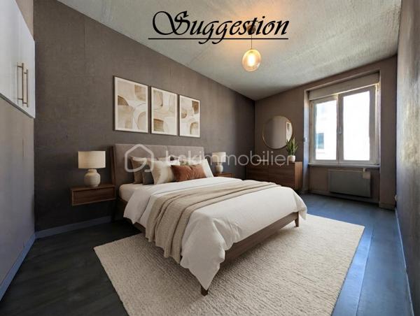 Une maison de ville pleine de potentiel, idéalement située à Cherbourg en Cotentin, entrée de Tourlaville, découvrez cette maison de 51 m2 répartie sur 3 niveaux.
Une localisation particulièrement pratique, à proximité immédiate des commerces, des transports en commun, des écoles et du centre ville.

Au rez-de-chaussée:
- Une agréable pièce de vie.
- Un bureau.
- Une salle de bain avec WC.

Au 1er étage:
- Un palier.
- Une chambre.
- Une seconde pièce pouvant être aménagée en chambre d'enfant, bureau ou espace polyvalent.

Au 2ème étage:
- Un palier offrant une possibilité de rangements.
- Un pièce sous les toits offrant différentes possibilités d'aménagements selon vos besoins.

Sans extérieur, cette maison conviendra parfaitement à ceux qui recherchent un bien facile à entretenir, proche de toutes commodités.

Ses atouts majeurs pour les actifs:
- Bus et commerces à proximité.
- Centre ville facilement accessible.
- Ecoles et parc à proximité.
- 8 mn de NAVAL GROUP.
- 4 mn de ORANO NPS.
- 2 mn de CMN.

Prix: 175 000 € ,les honoraires sont à la charge du vendeur.

Idéal pour un premier achat, un investissement locatif ou un pied-à-terre à proximité des principaux pôles d'activités de Cherbourg.

UNE MAISON A DECOUVRIR SANS TARDER !!!!

A propos des performances énergétiques: 
Date du DPE le 10/09/26
PDE: D   GES: B
Montant estimé des dépenses annuelles d'énergie pour un usage standard : entre 1030 € et 1430 €/ an. Prix moyen des énergies indexés sur l'année 2023 ( abonnement compris).
La taxe foncière est de 568 €.

Cette annonce référence 347195 vous est présentée par votre agent commercial BSK Immobilier Carole Montanari EI immatriculée  10322523100010  au RSAC de Cherbourg en Cotentin.

VIDEO DIFFUSEE SUR INSTAGRAM ET FACEBOOK

 Carole Montanari
06 60 53 47 60
c.montanari@bskimmobilier.com