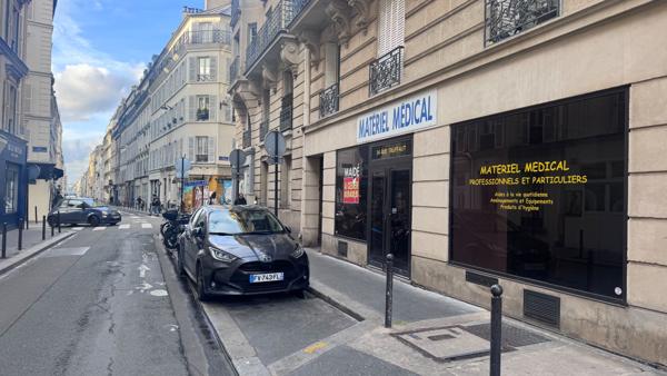 BATIGNOLLES/MAIRIE DU XVII - Local commercial sur 2 niveaux - 113 m2