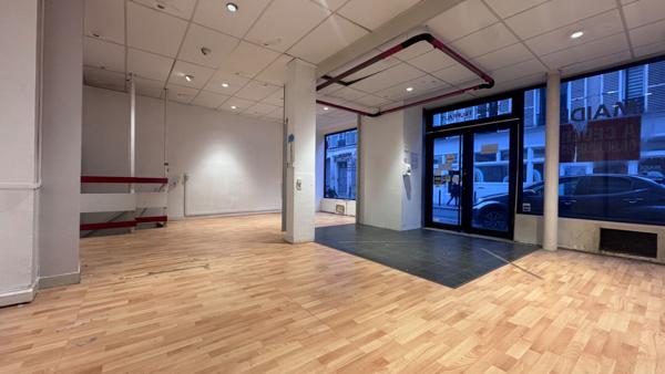 BATIGNOLLES/MAIRIE DU XVII - Local commercial sur 2 niveaux - 113 m2