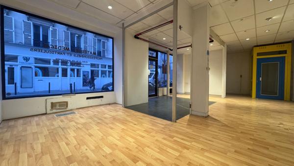 BATIGNOLLES/MAIRIE DU XVII - Local commercial sur 2 niveaux - 113 m2