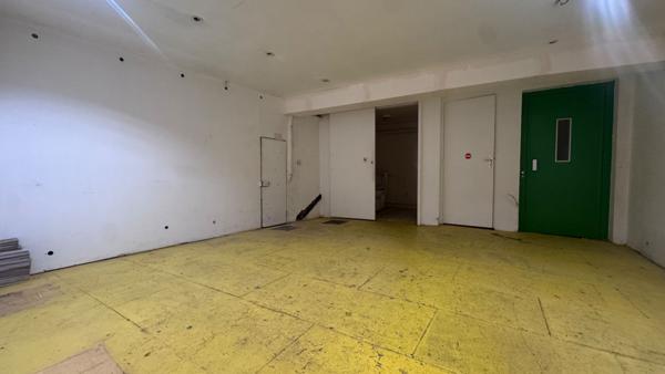 BATIGNOLLES/MAIRIE DU XVII - Local commercial sur 2 niveaux - 113 m2