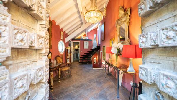 MAISON DE CARACTÈRE DE 338M2 AU COEUR DU CENTRE HISTORIQUE DE CRUSEILLES