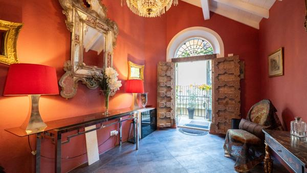 MAISON DE CARACTÈRE DE 338M2 AU COEUR DU CENTRE HISTORIQUE DE CRUSEILLES