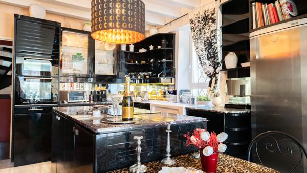 MAISON DE CARACTÈRE DE 338M2 AU COEUR DU CENTRE HISTORIQUE DE CRUSEILLES