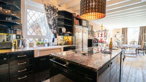 MAISON DE CARACTÈRE DE 338M2 AU COEUR DU CENTRE HISTORIQUE DE CRUSEILLES