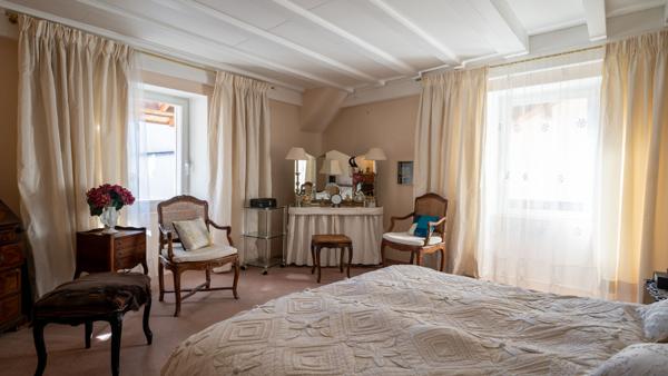 MAISON DE CARACTÈRE DE 338M2 AU COEUR DU CENTRE HISTORIQUE DE CRUSEILLES