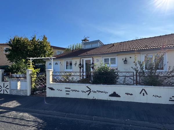 PAVILLON DE PLAIN PIED AVEC JARDIN ET GARAGE