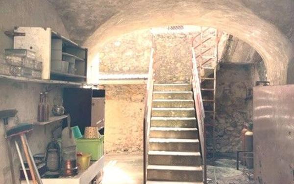 Immeuble à vendre    10 pièces •  Vallon-Pont-d'Arc