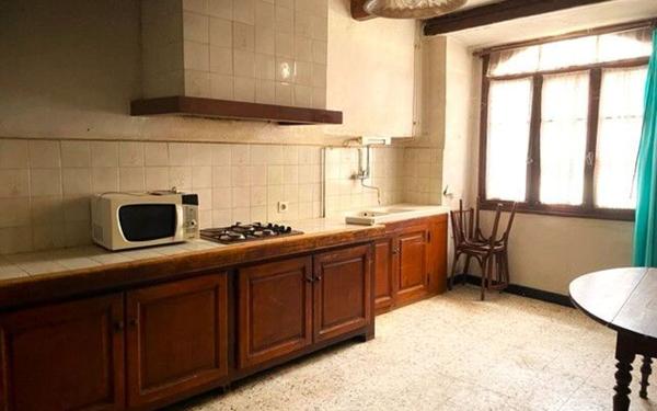 Immeuble à vendre    10 pièces •  Vallon-Pont-d'Arc