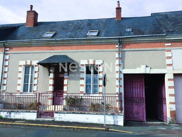 Vente maison de charme en pierre de 128.97 m² avec 3 chambres, terrain clos en bord de Loir, centre ville de La Chartre-sur-Le-Loir (72340)