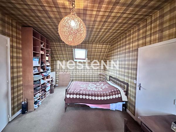 Vente maison de charme en pierre de 128.97 m² avec 3 chambres, terrain clos en bord de Loir, centre ville de La Chartre-sur-Le-Loir (72340)