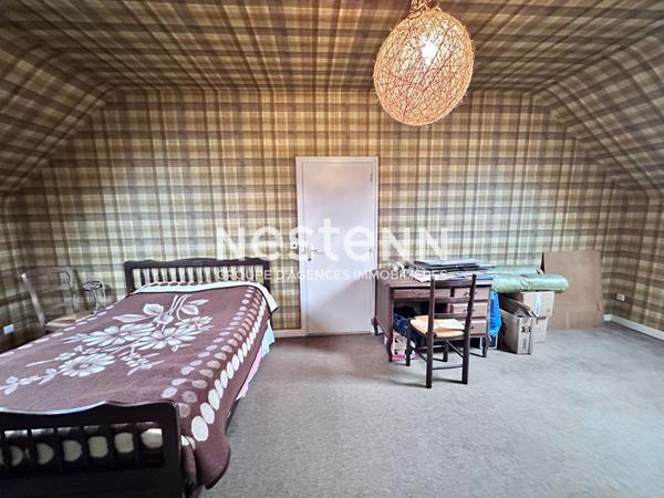 Vente maison de charme en pierre de 128.97 m² avec 3 chambres, terrain clos en bord de Loir, centre ville de La Chartre-sur-Le-Loir (72340)