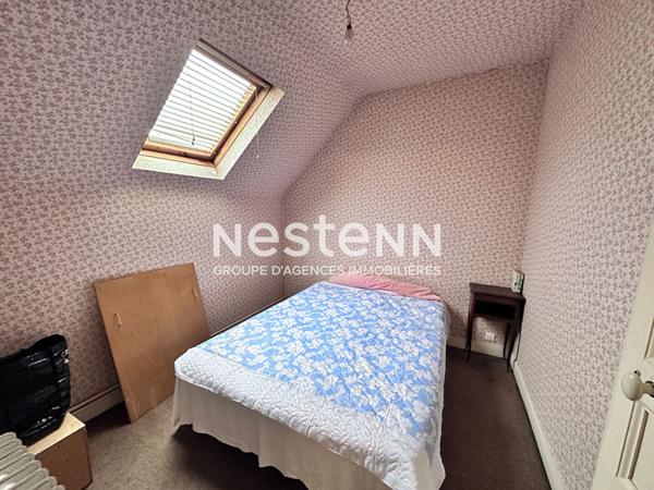 Vente maison de charme en pierre de 128.97 m² avec 3 chambres, terrain clos en bord de Loir, centre ville de La Chartre-sur-Le-Loir (72340)